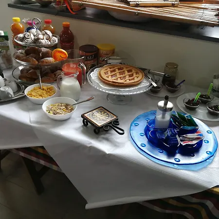 Viola Nel Parco * SantʼAlfio