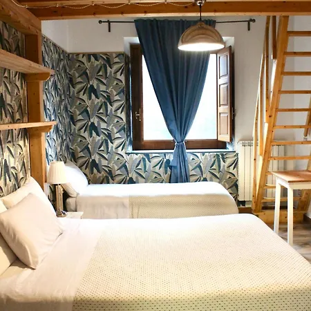 Viola Nel Parco SantʼAlfio