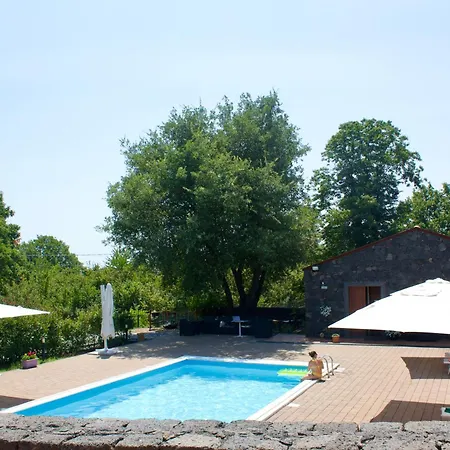 Viola Nel Parco Farmház SantʼAlfio