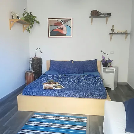 Viola Nel Parco * SantʼAlfio