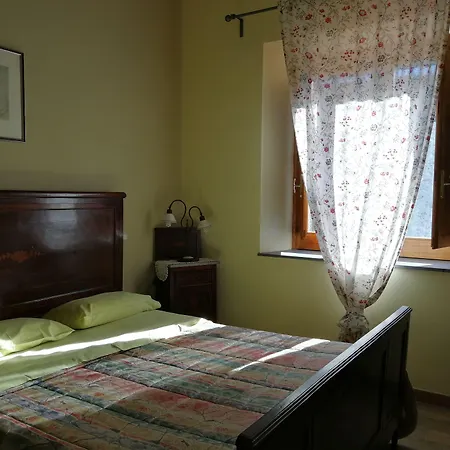 Viola Nel Parco Farmház