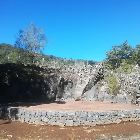 Viola Nel Parco Farmház SantʼAlfio