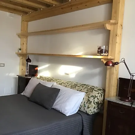 Viola Nel Parco SantʼAlfio