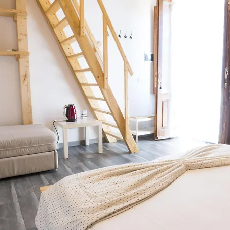 Viola Nel Parco SantʼAlfio